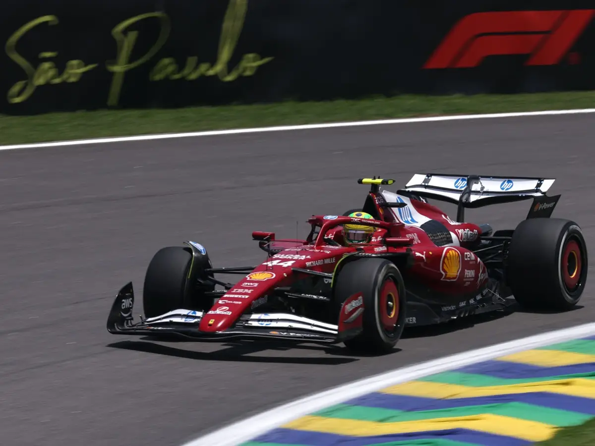 Фотография к новостной статье: После инцидента с Ferrari в SQ2: почему Хэмилтон отделался лишь предупреждением