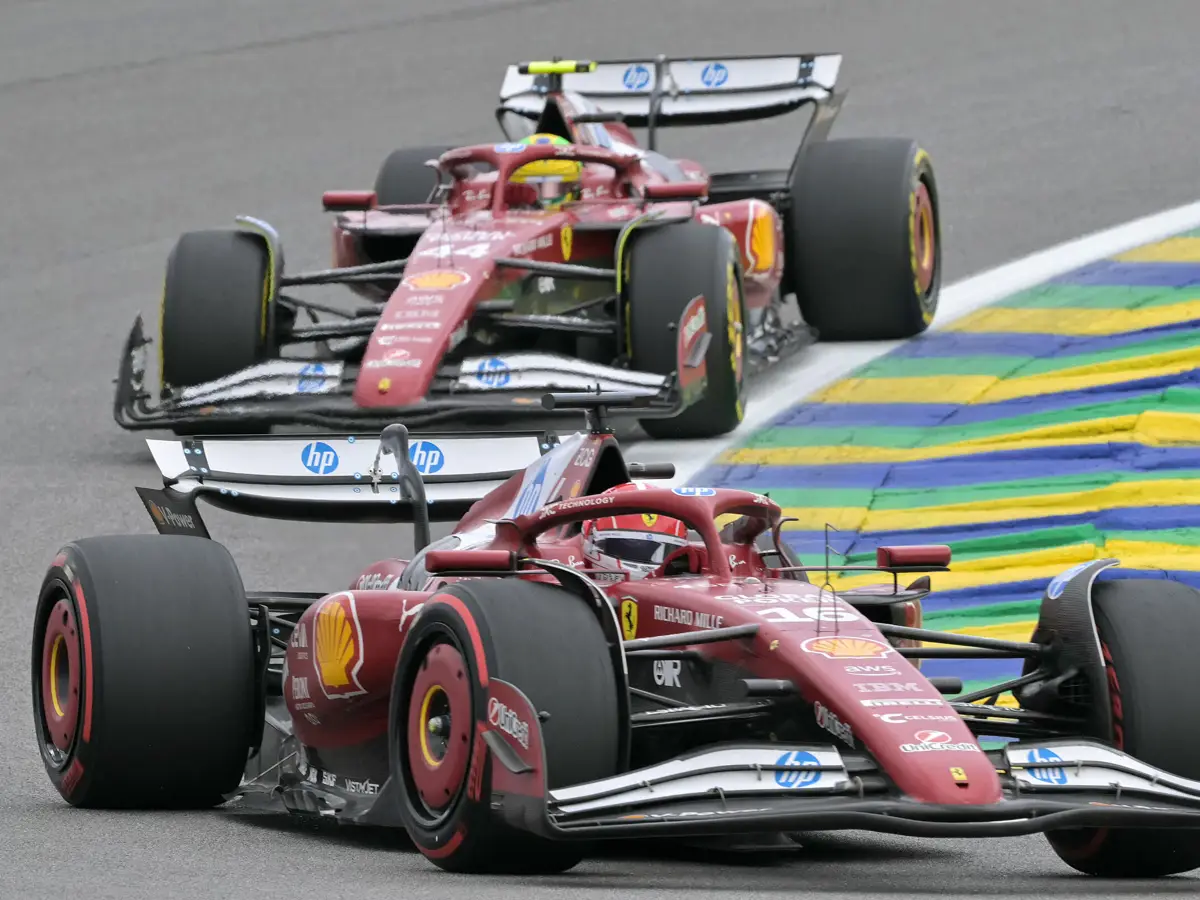 Foto zur News: Ferrari: Leclerc in Startreihe zwei, Hamilton schreibt Rennen schon ab