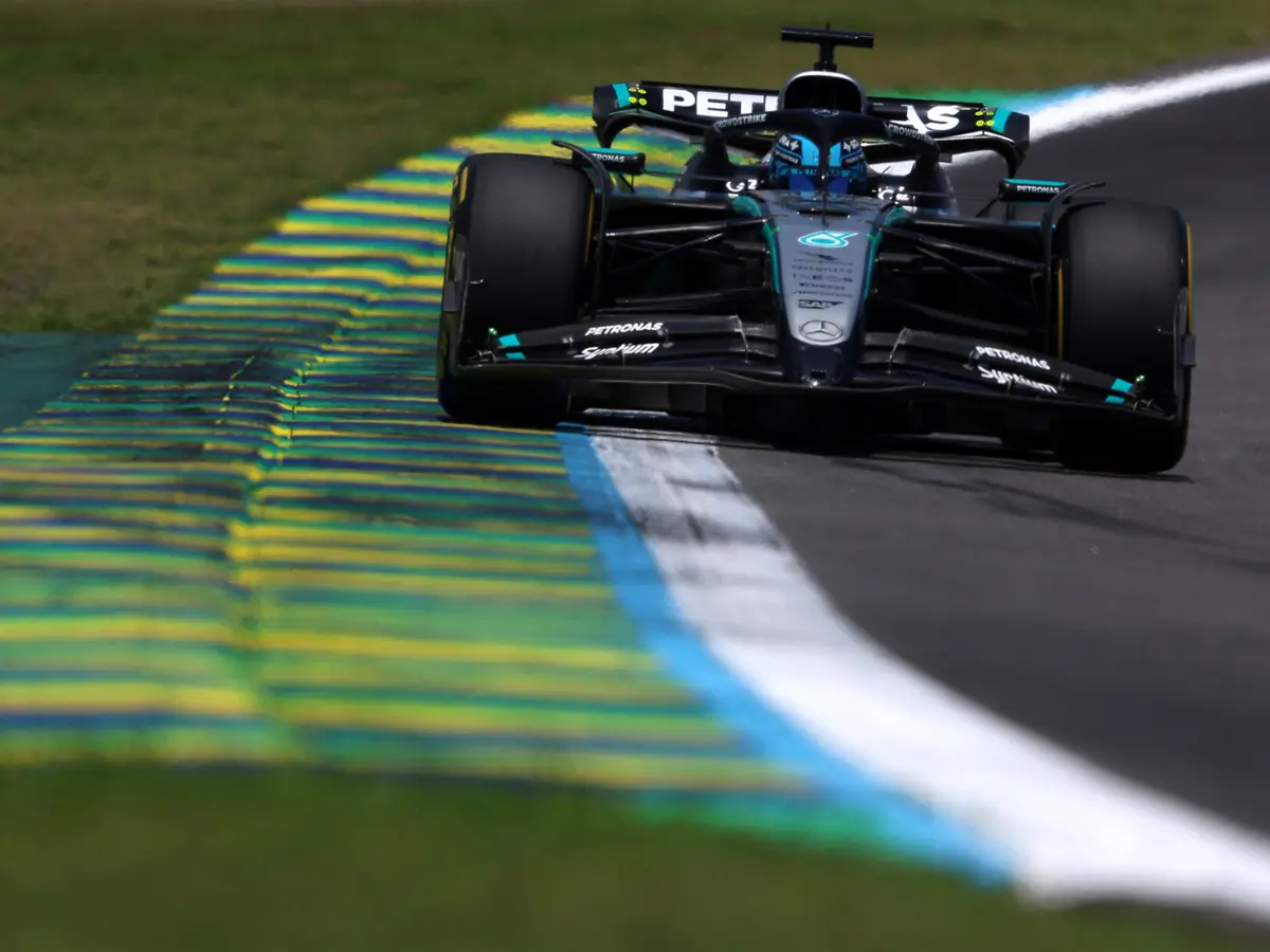 Foto zur News: Warum George Russell im Qualifying als einziger Fahrer auf Medium-Reifen setzte