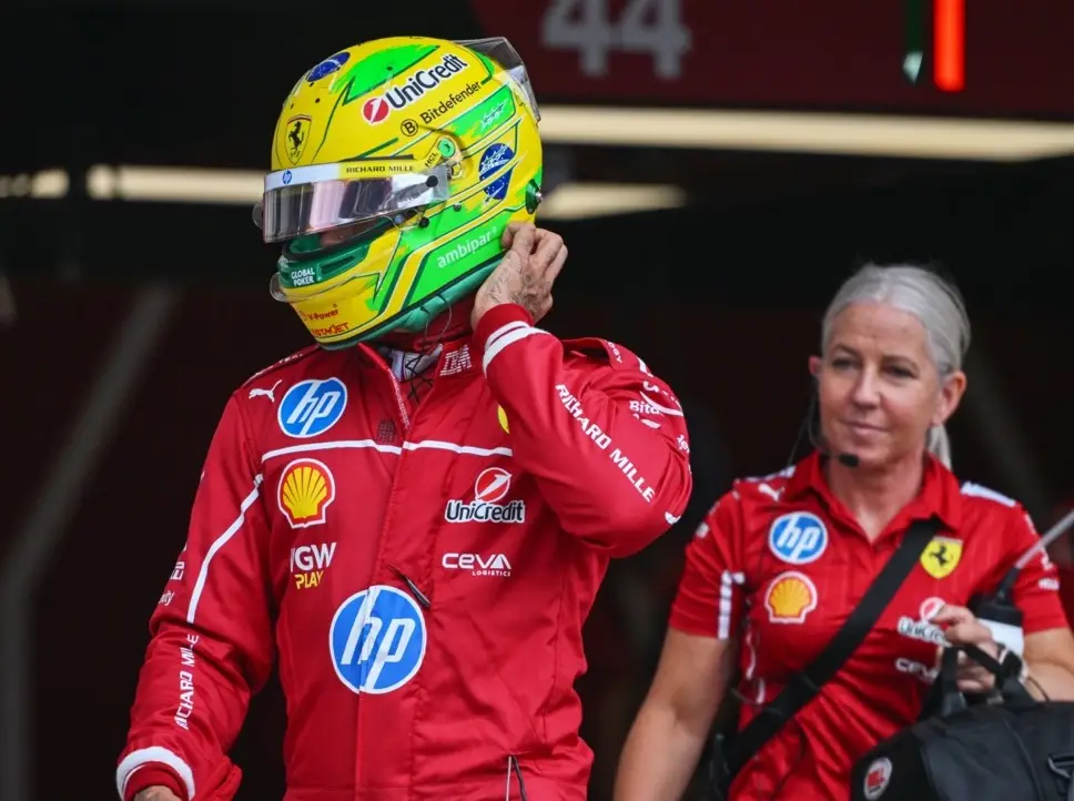 Foto zur News: Wer letzte Nacht am schlechtesten geschlafen hat: Lewis Hamilton