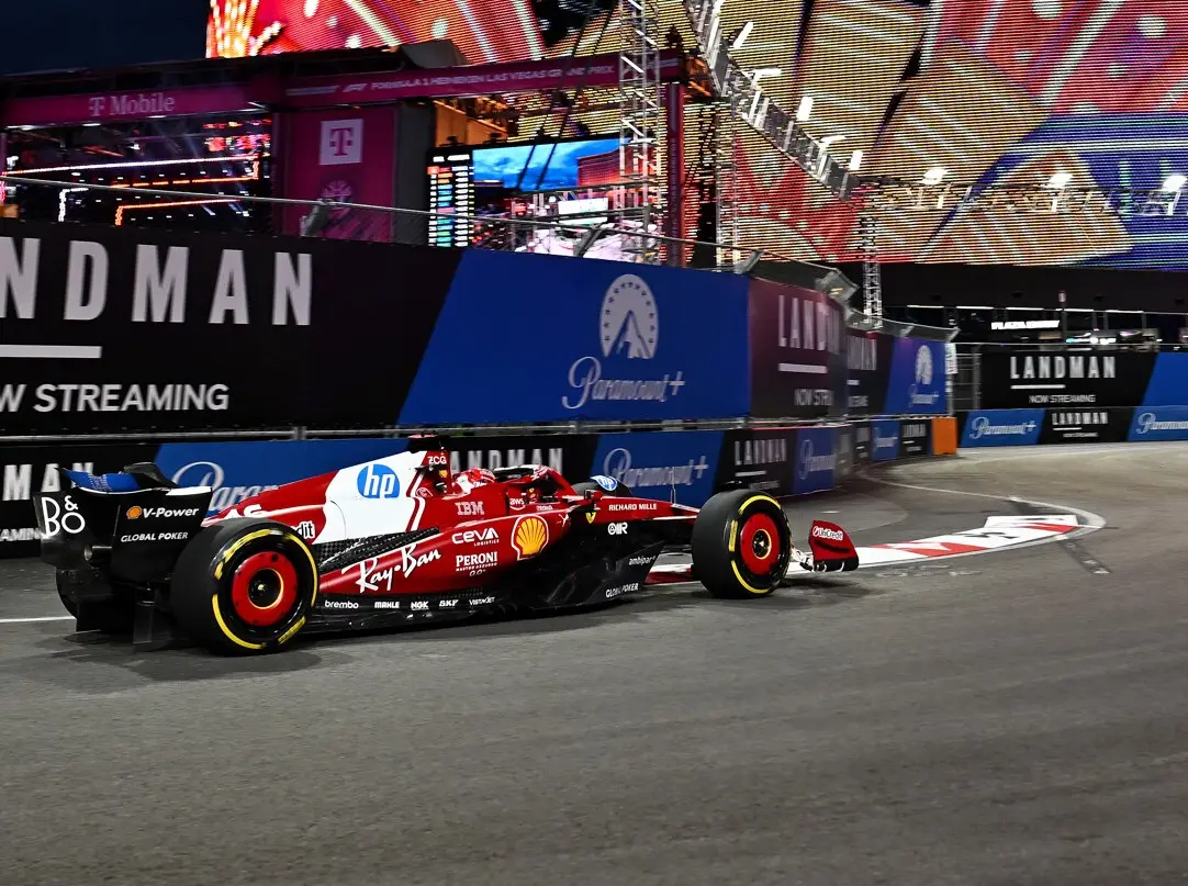 Foto zur News: Formel 1 Las Vegas: Ferrari-Bestzeit im staubigen ersten Training