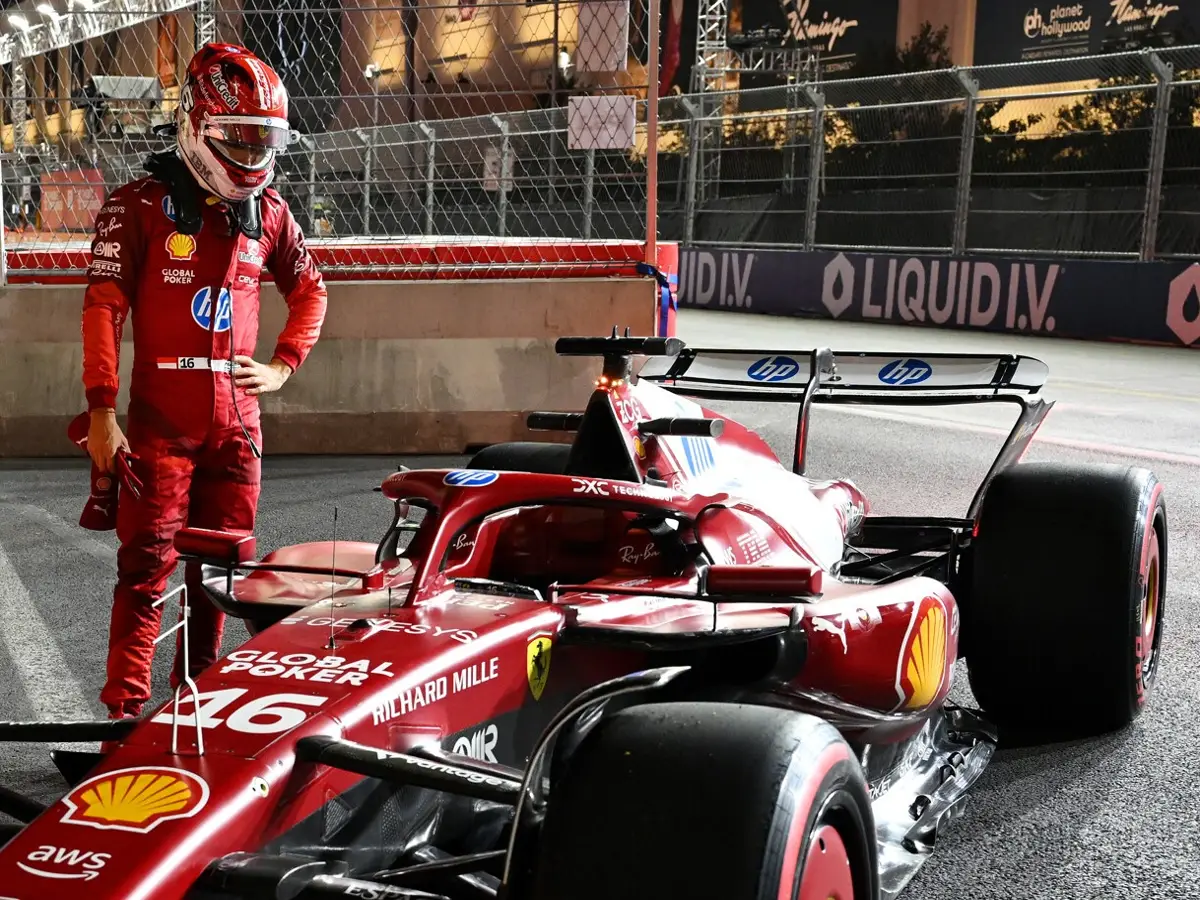 Foto zur News: Warum Charles Leclerc im Las-Vegas-Training ausgerollt ist