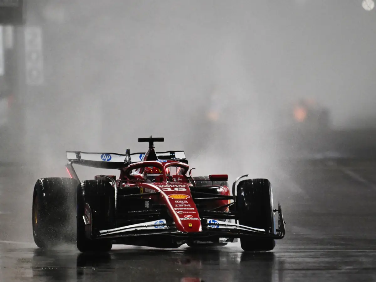 Foto zur News: Charles Leclerc über Regen-Quali: Mit dem Ferrari "kämpfen wir wie verrückt"