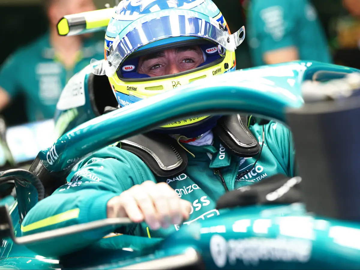 Foto zur News: Fernando Alonso im Party-Modus: Nur noch zwei Rennen mit dem AMR25