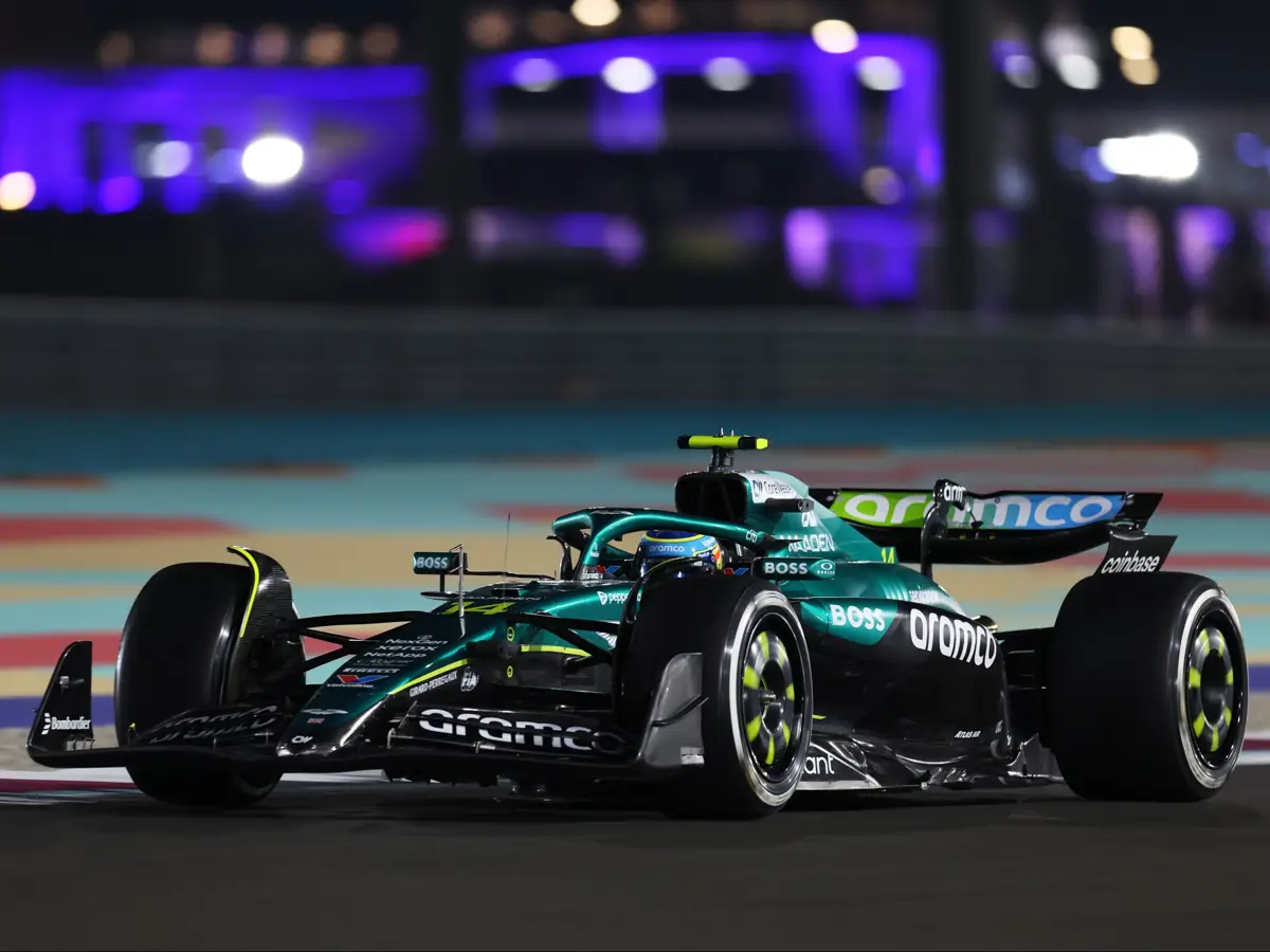 Foto zur News: Aston im Fenster, Alonso im Modus: Katar belohnt alte Tugenden