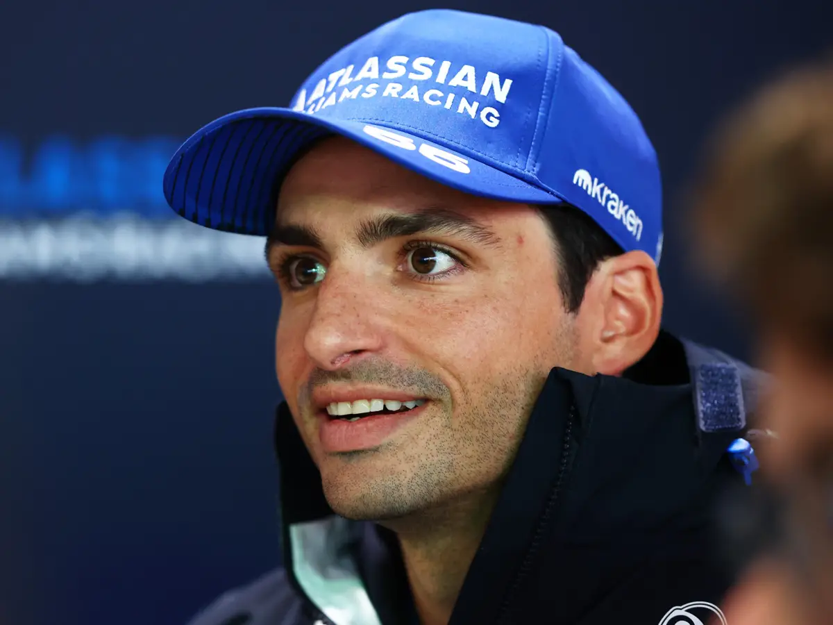 Foto zur News: Carlos Sainz: Habe Ferrari-Vertrag im Pyjama unterschrieben