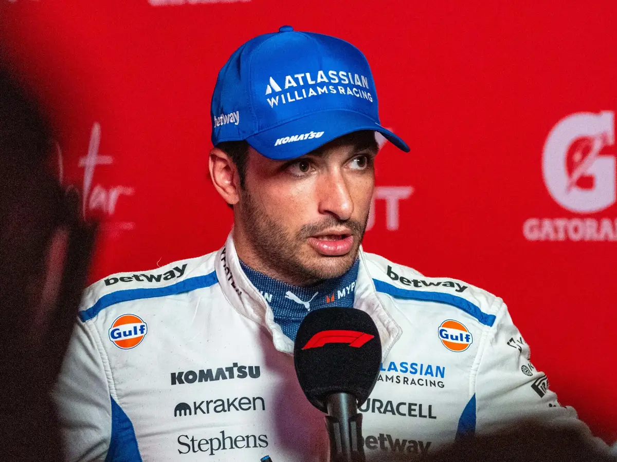 Foto zur News: Plastik-Panne bei Carlos Sainz: Williams kommt mit Geldstrafe davon