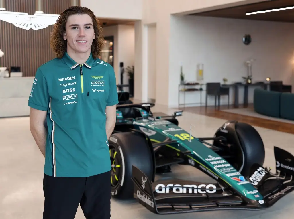 Foto zur News: Aston Martin: Null-Punkte-Fahrer ersetzt Fernando Alonso im Abu-Dhabi-Training