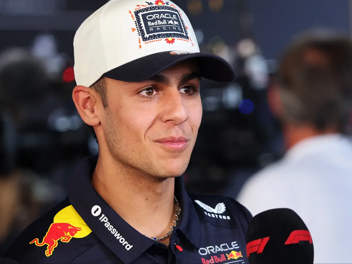 Foto zur News: Fahrer 2026 fix: Racing Bulls bestätigen Liam Lawson und Arvid Lindblad