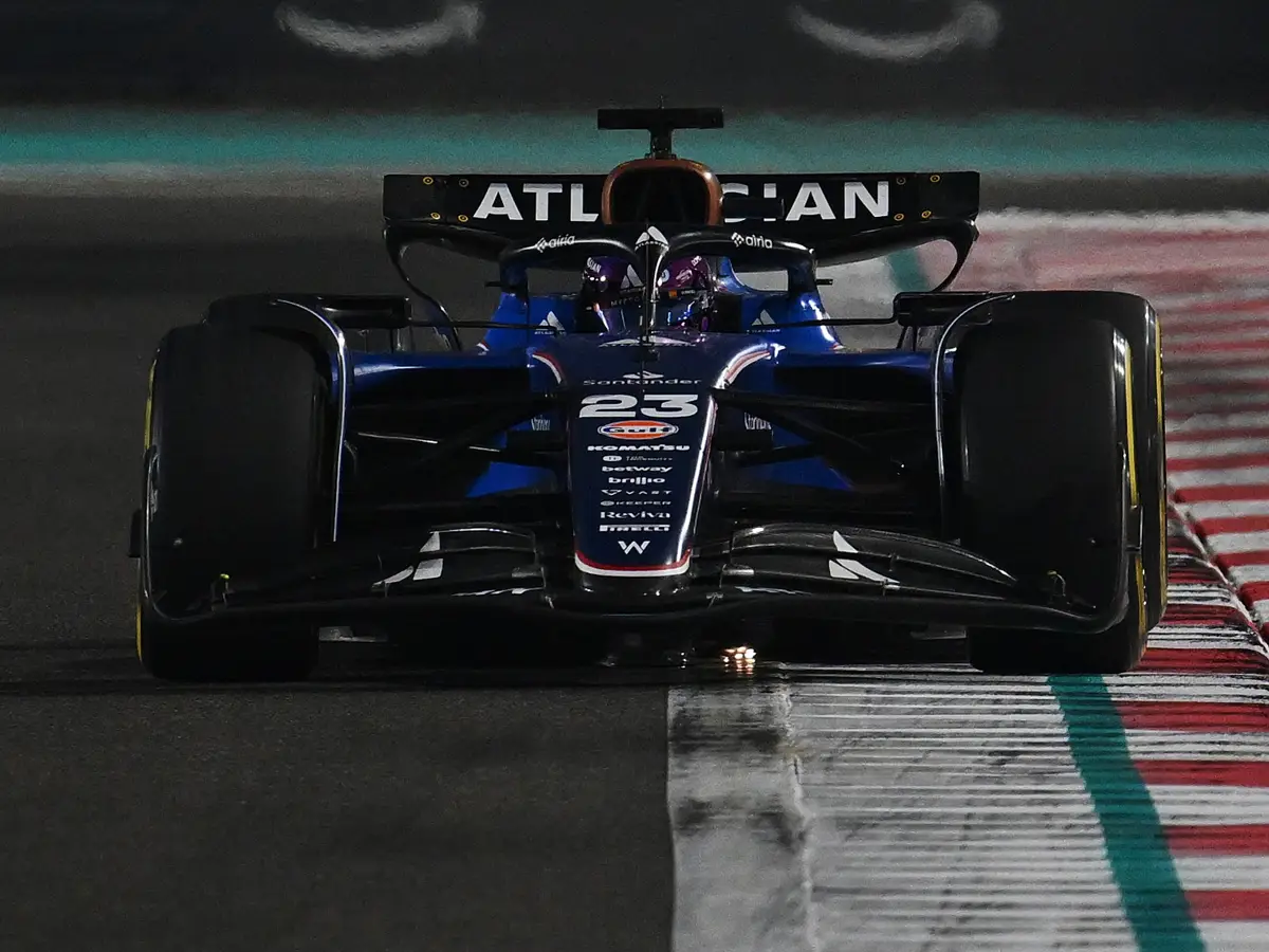 Foto zur News: Fehlzündungen bei Alexander Albon: "Das Auto ist alt und müde"