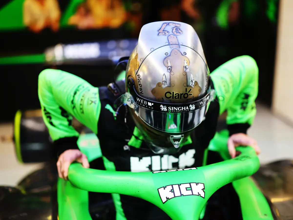 Foto zur News: Hülkenberg schreibt in Abu Dhabi "Handbuch, wie man es nicht machen sollte"