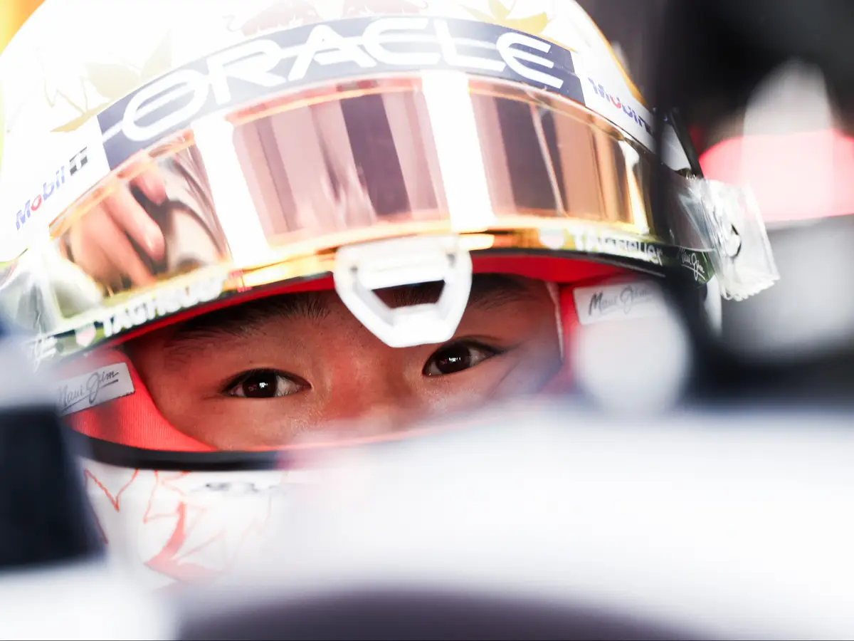 Foto zur News: Tsunoda packt aus: Das steckt wirklich dahinter, dass er hinter Verstappen lag