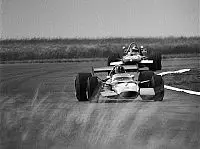 Graham Hill und Piers Courage Foto zur News: Willkommen im "Home of British Motor Racing"