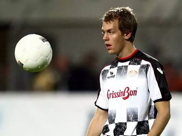 Sebastian Vettel Foto zur News: Fußballer Vettel: "Ein Hattrick steht noch aus"