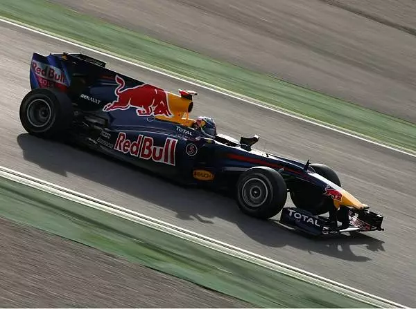 Sebastian Vettel Foto zur News: Red Bull: Halber Tag zusätzlich für Vettel