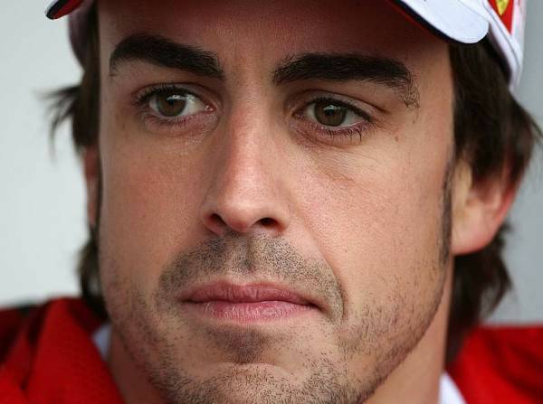 Foto zur News: Alonso: "Sieg in Bahrain ist das Ziel"