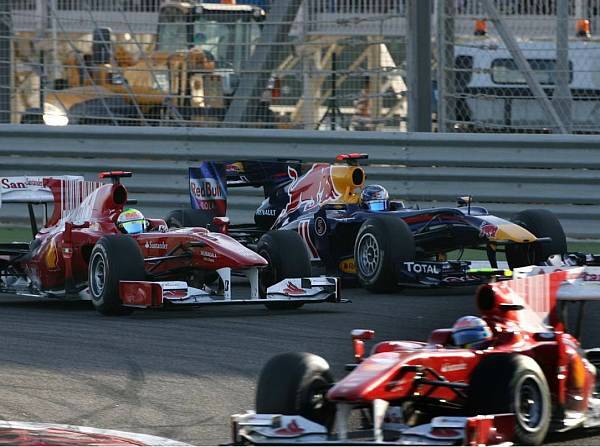 Foto zur News: Dennis spekuliert: Musste Vettel Benzin sparen?