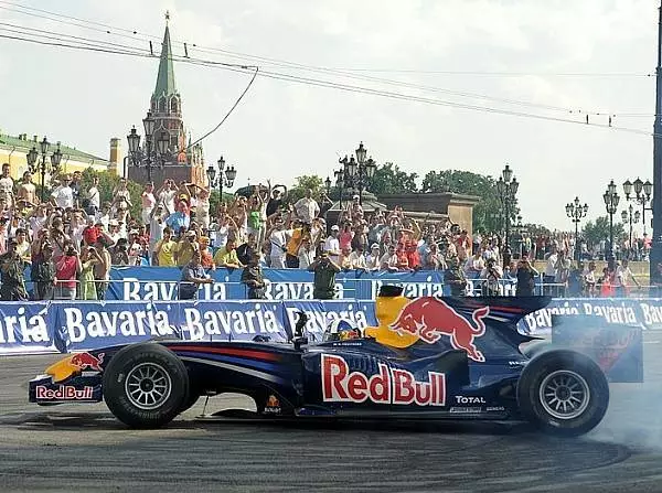 Foto zur News: Red Bull auf großer Tournee