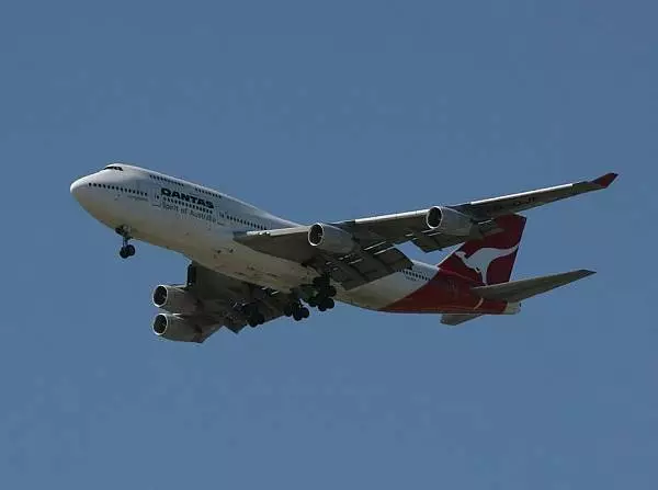 Flugzeug Foto zur News: Irgendwo im Nirgendwo: Die Formel 1 im Vulkan-Chaos