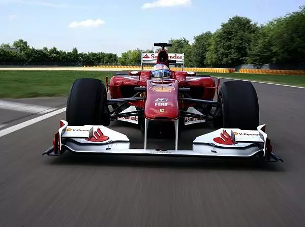 Fernando Alonso Foto zur News: Ferrari: Dreharbeiten zum perfekten Zeitpunkt
