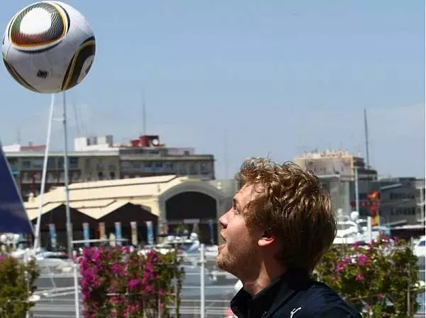 Foto zur News: Vettel: "Mir macht es Spaß, im Kreis zu fahren"