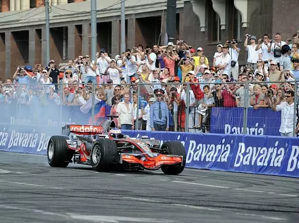 Jenson Button Foto zur News: Moskau: Gestern Demo, morgen Grand Prix!