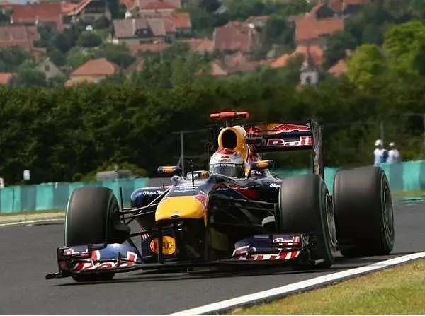 Foto zur News: Vettel siegt im Red-Bull-Pole-Duell