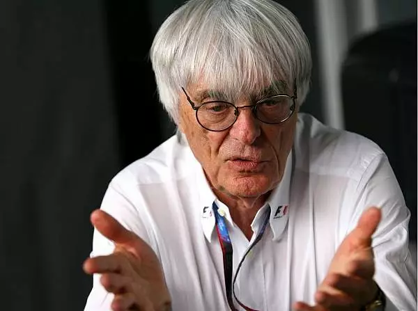 Foto zur News: Ecclestone: "Im Red Bull würde Michael siegen"