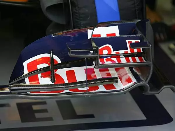 Foto zur News: Flexible Flügel: McLaren rätselt weiter