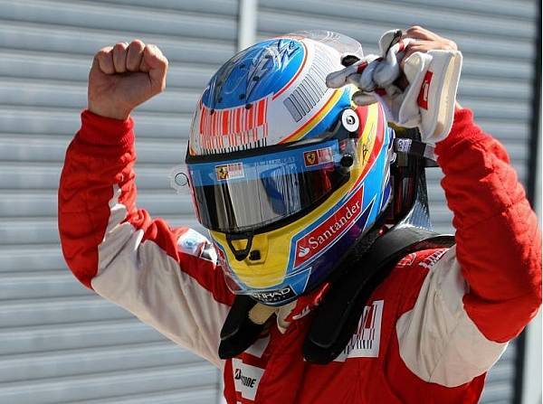 Foto zur News: Rot im Rausch: Pole-Position für Alonso!