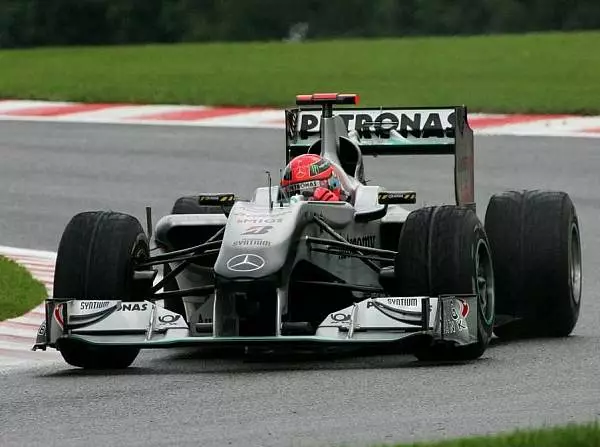 Michael Schumacher Foto zur News: Schumacher: "Ich möchte nicht im Mittelfeld herumfahren"