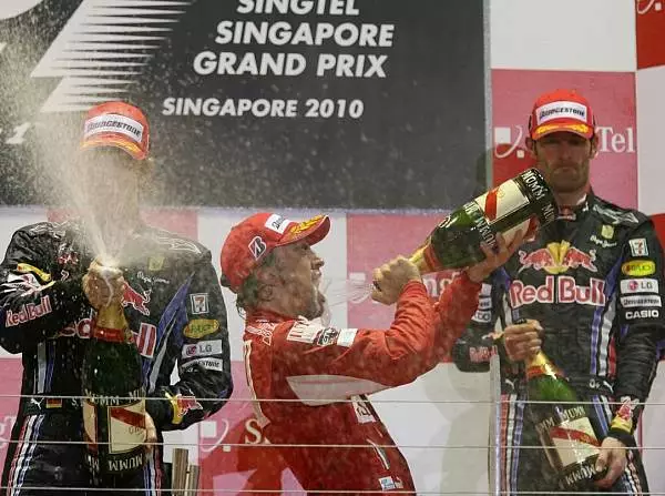 Foto zur News: Singapur: Alonso hält Vettel in Schach!