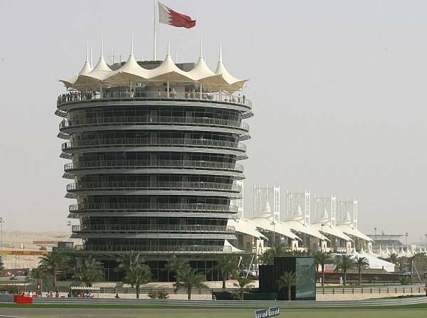 Foto zur News: Bahrain knipst das Licht an: Formel 1 fährt 2014 unter Flutlicht