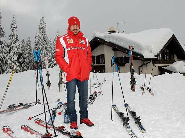 Foto zur News: Kein Skifahren: Alonso leicht verletzt