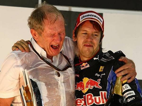 Foto zur News: Erfolgsklausel könnte Vettel bis Ende 2012 an Red Bull binden