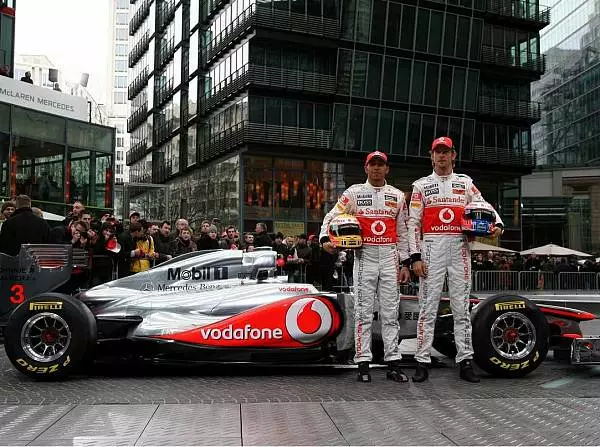 Foto zur News: McLaren "enthüllt" neuen MP4-26 in Berlin