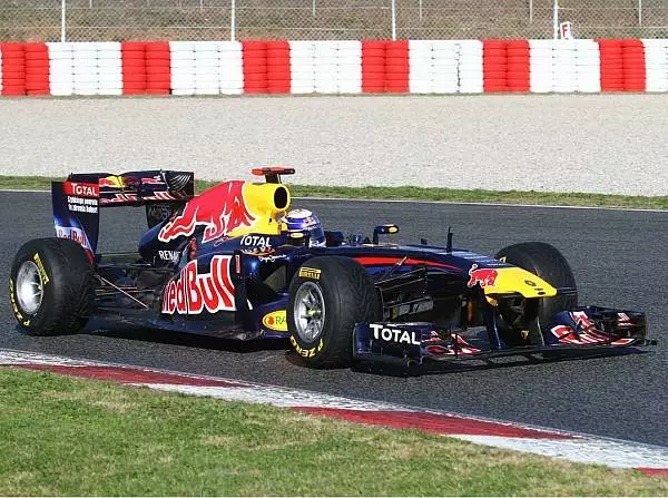 Sebastian Vettel Foto zur News: Testauftakt in Barcelona: Vettel hat die Nase vorne