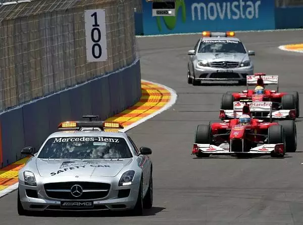 Fernando Alonso, Mark Webber Foto zur News: Weltrat beschließt neue Safety-Car-Regeln