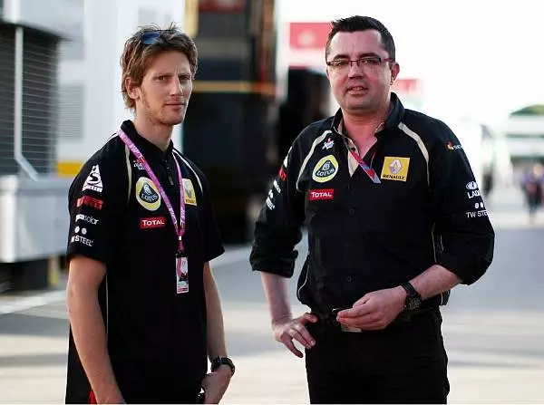Romain Grosjean und Eric Boullier Foto zur News: Grosjean: 600 Formel-1-Kilometer in Valencia