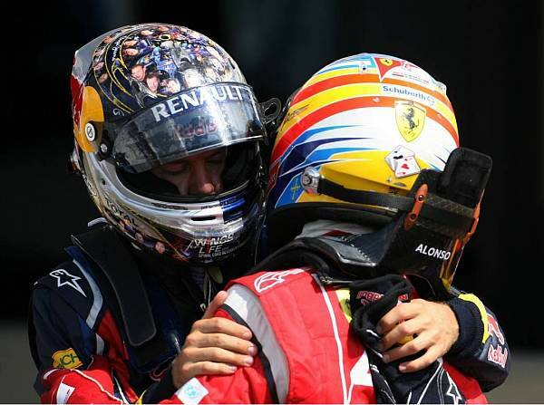 Foto zur News: Sieg in Silverstone: Alonso nutzt Red-Bull-Patzer!