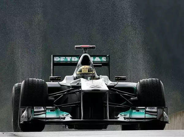 Michael Schumacher Foto zur News: Jubilar Schumacher: Bestzeit im ersten Freien Training
