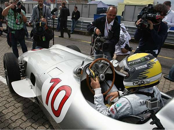 Foto zur News: Rosberg: Mercedes verstärkt Anstrengungen für 2012
