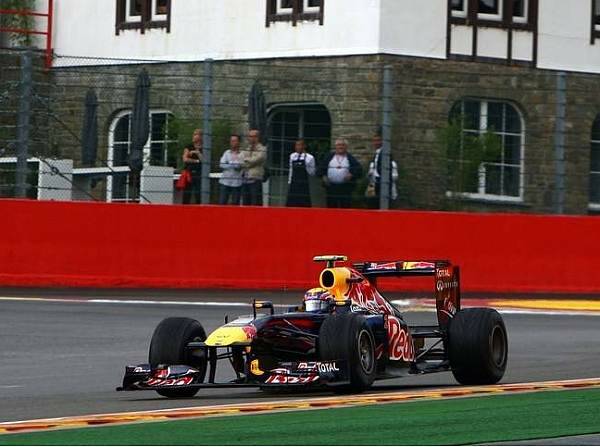 Foto zur News: Regen im Freitagstraining: Webber vor Alonso