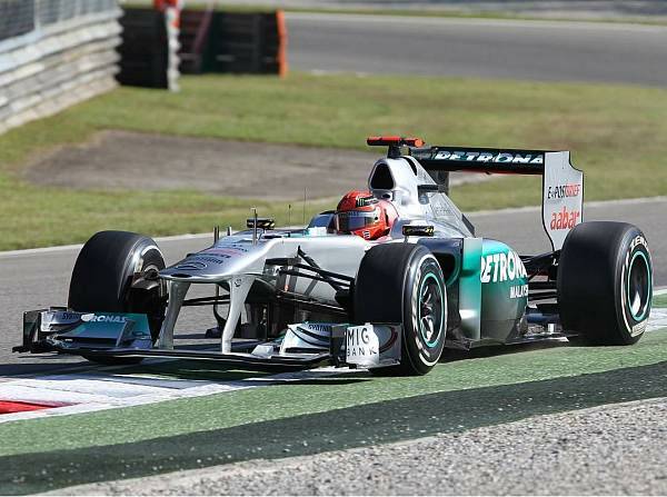 Foto zur News: Mercedes: Schumacher stark - Technik bremst Rosberg