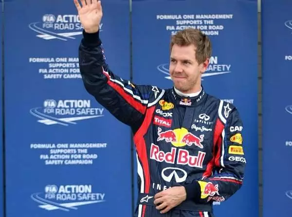Foto zur News: Red Bull verschickt Flügel: Vettel auf Pole