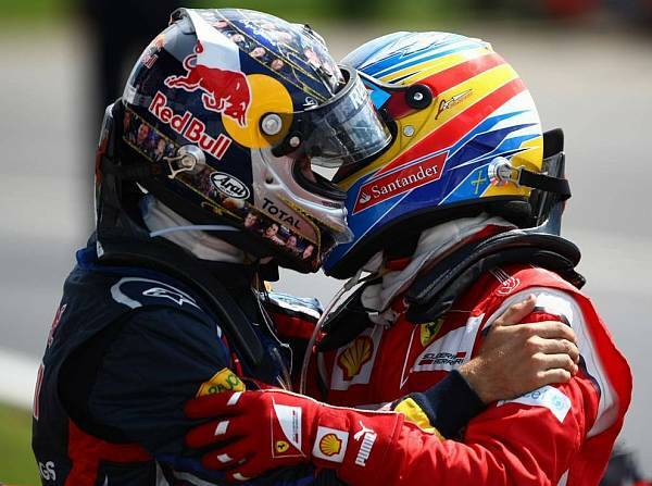 Foto zur News: Alonso präzisiert Aussagen über Vettel