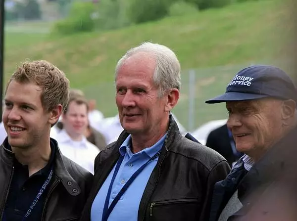 Sebastian Vettel und Helmut Marko und Niki Lauda Foto zur News: Lauda: Der Ex-Jaguar-Teamchef über den Red-Bull-Erfolg