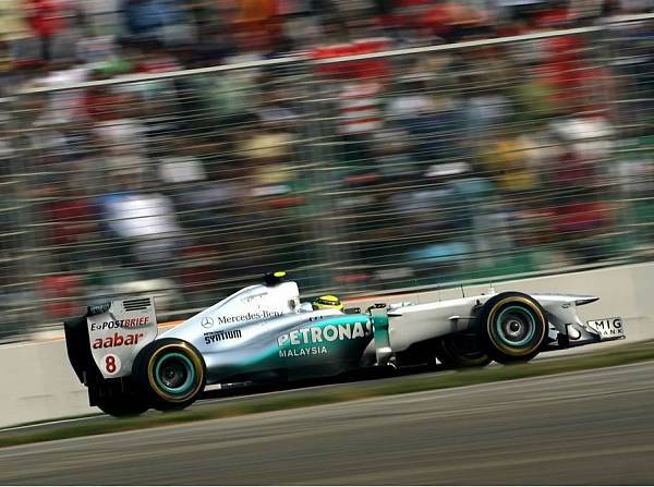 Foto zur News: Mercedes: Rosberg in Top 10, Schumacher bremsen Reifen
