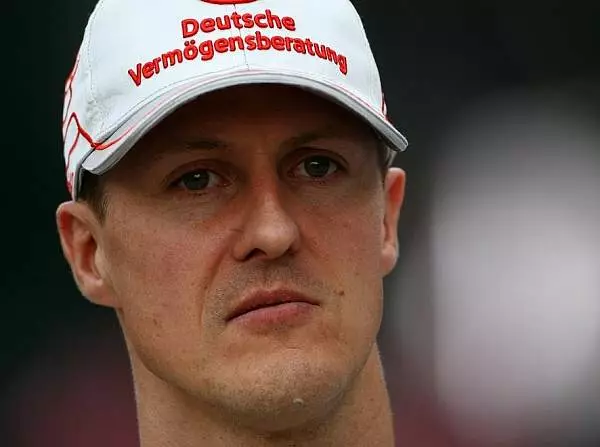 Foto zur News: Italienische Medien: Schumacher "Sklave der Geschwindigkeit"