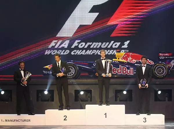 Foto zur News: Vettel und Red Bull offiziell als Weltmeister geehrt